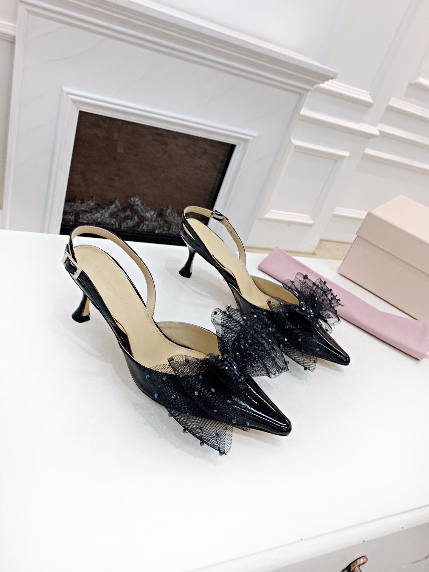 

2021 Summer Trends High-heeled Sandals Exquisite Bow Drill Chain Design The legs are white and slender, Black