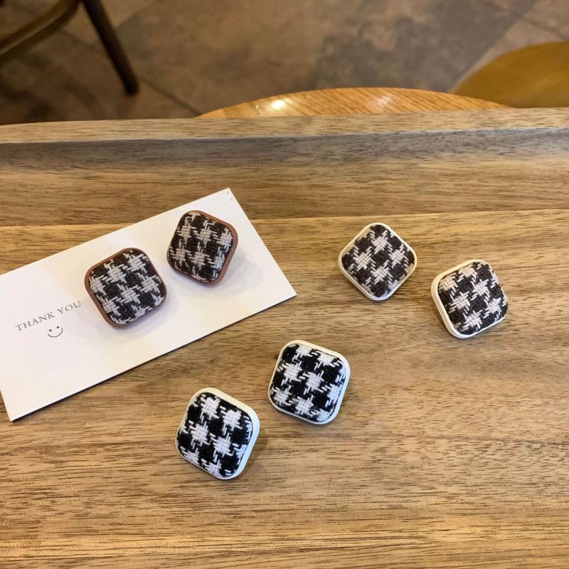 

Stud Autumn And Winter Square Lattice Earrings Cloth Woolen Houndstooth Checkerboard Earring For Woman Trend, Golden;silver