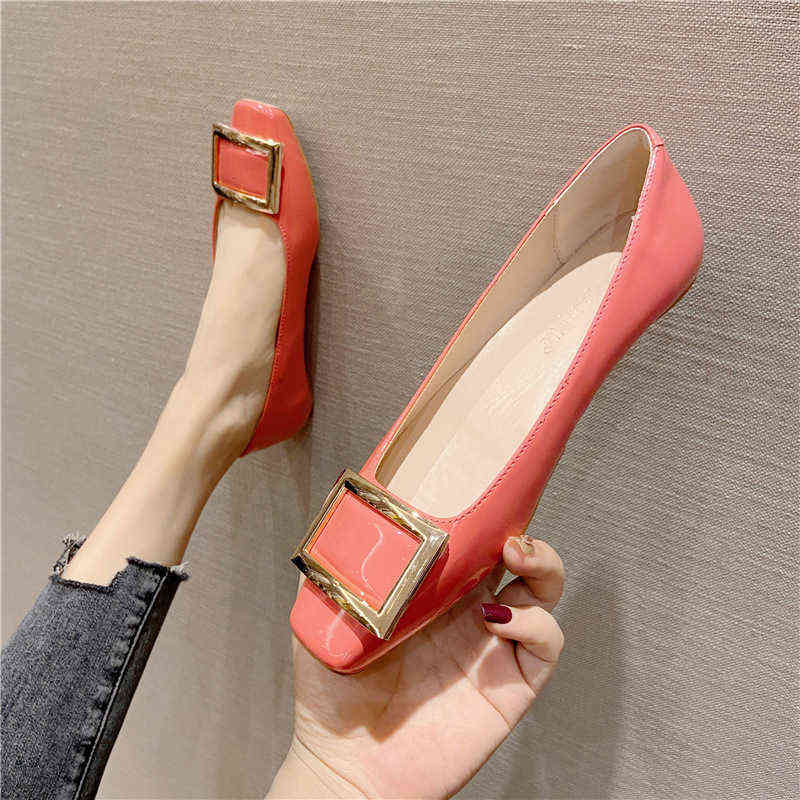 Chaussures robes 2022 Spring Net Rouge Même chaîne de brevet RV Bouton Single Talon Plat Square Head Tête Shallow Women's Chaussures Traiter 3315
