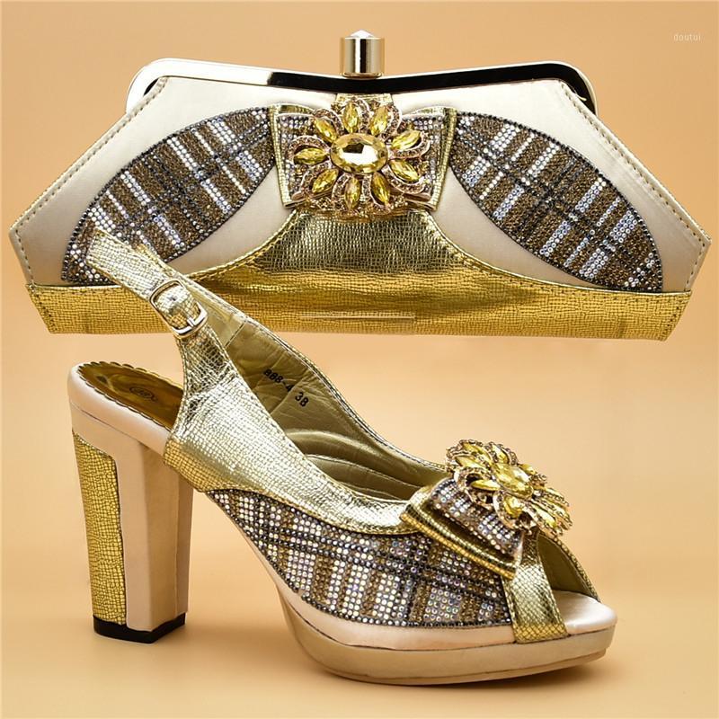 Robe Chaussures Dernières Design Italien et Sacs pour associer la chaussure avec sac Ensemble décorée Appliques de luxe femmes designers