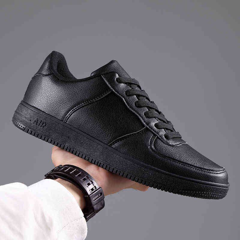 

White men's sports shoeslight breathable large casual shoes 2021 italian men dress luxury gucci, Black