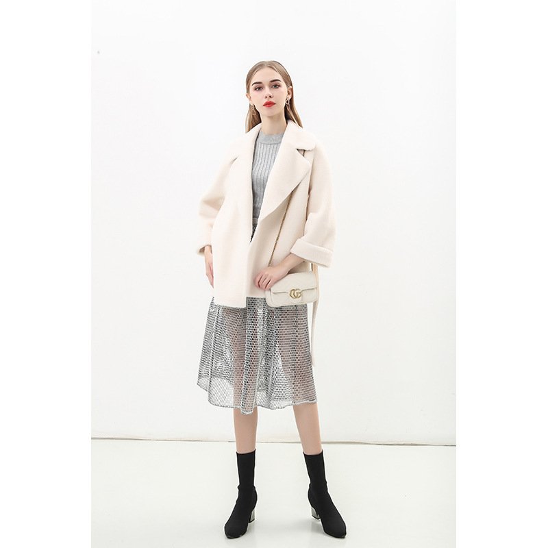 

Short plush women s fur coat, high-quality stand-up collar, retro comfort, fashion, travel and commute, Black