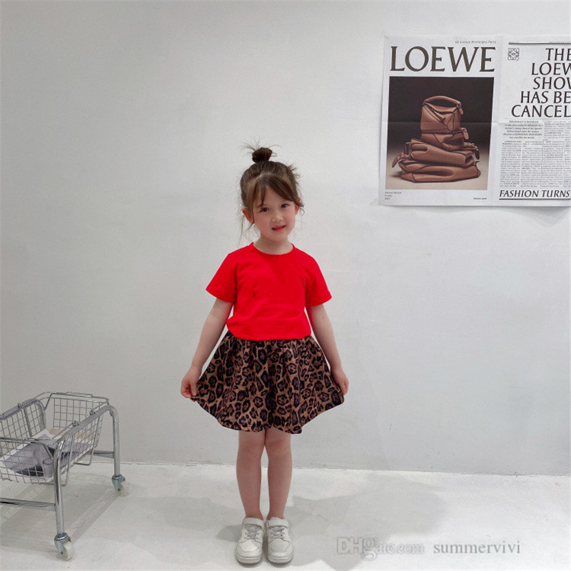 

Designer children summer clothing sets 2022 boys girls letter cartoon bear printed short sleeve T-shirt+leopard skirts shorts 2pcs kids sports outfits A8363, 83694 red