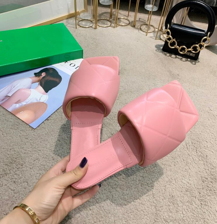 

2021 Beach slippers Summer Designer Women Shoes Coarser heel flops leather lady Half slipper Metal, Black