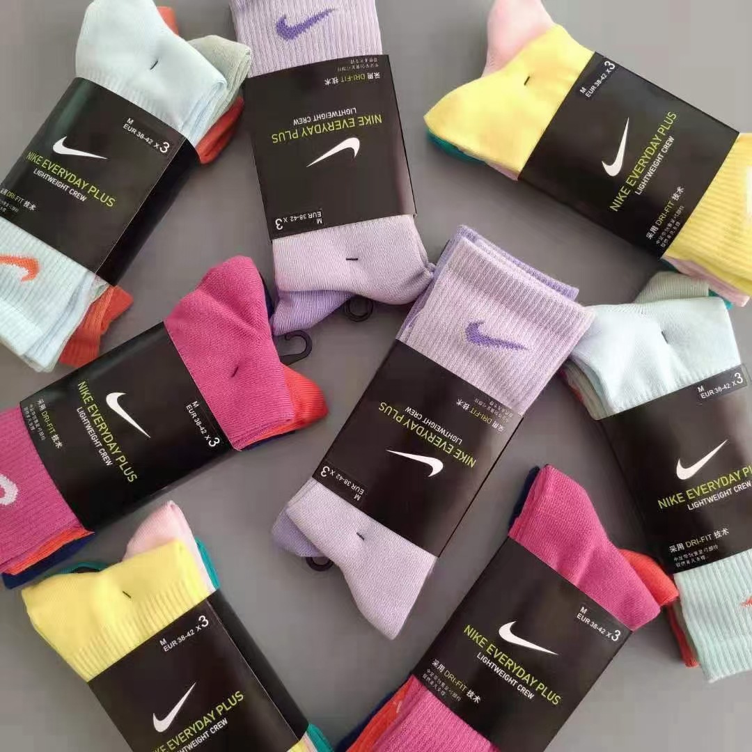 

Wholesale Color Thin Tube Tide Socks Men and Women Sports High Quality Factory Direct Sales, Black