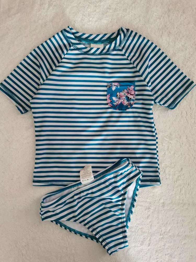 

Details of split quick drying sunscreen stripe printed swimsuit for boys and girls, Blue