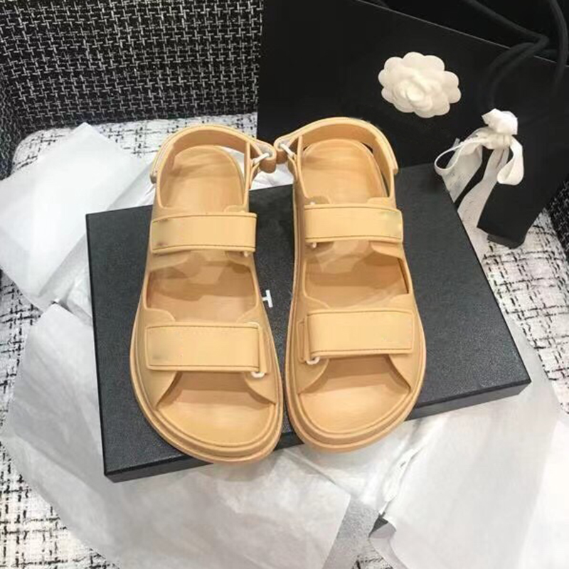 

2021 Luxury foam runner Women Beach Sandals Designers Fashion Soft genuine leather Flat Slides for sports and leisure Platform versatile, Red