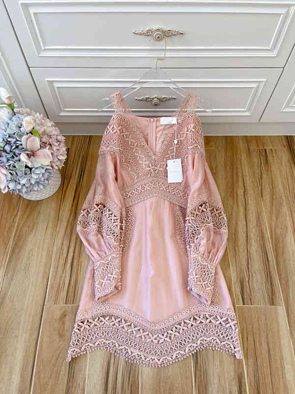 

Street Style Dresses fashion brand Australian autumn and winter holiday clothing series, water soluble lace lantern sleeve shoulder, runway short dress 44S1, White