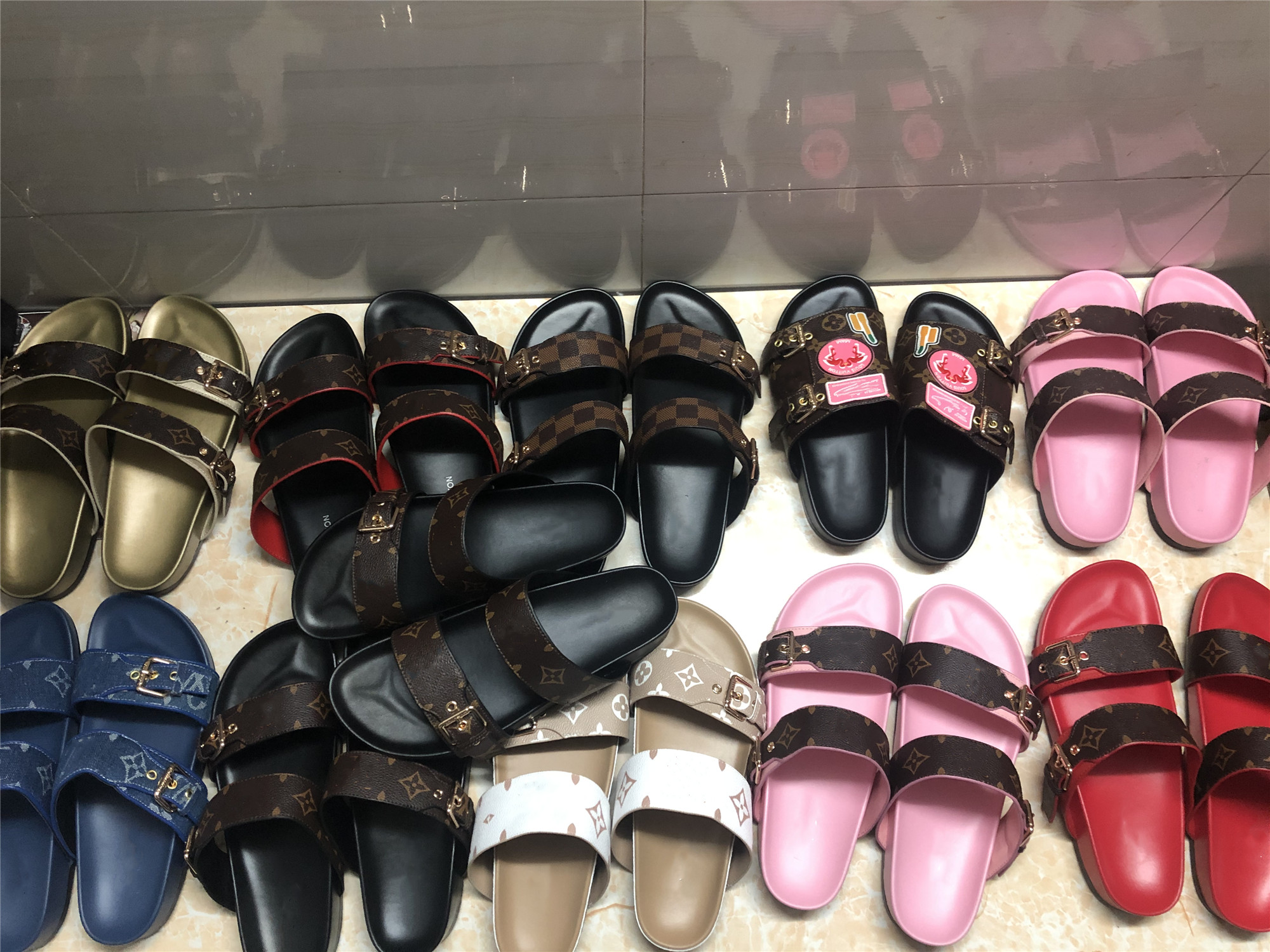

2021 woman beach slippers Leather Cartoon Big Head Slippers Flat shoes Hotel Letters woman Shoes Metal Lock head slippers 35-46, 11