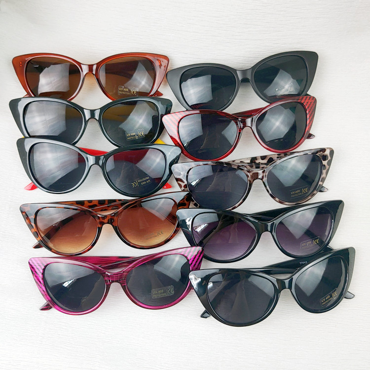 

New Cat EYE Sunglasses Retro Travel Cute Lovely Leopard Vintage Gradient Special Cateye Variegated Glasses Woman Beautify Idol Show Magazine Goggles 77042