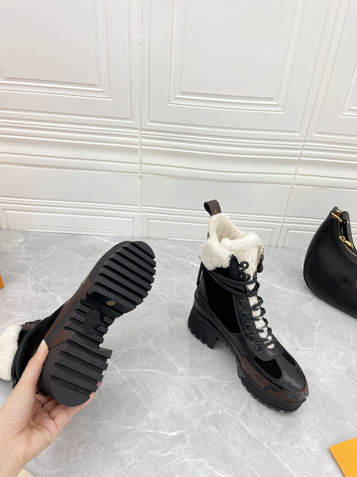 

Classic boots winter thick heel women's designer shoes 100% leather desert boot lace up ladies high heels with box size 35-39, Black
