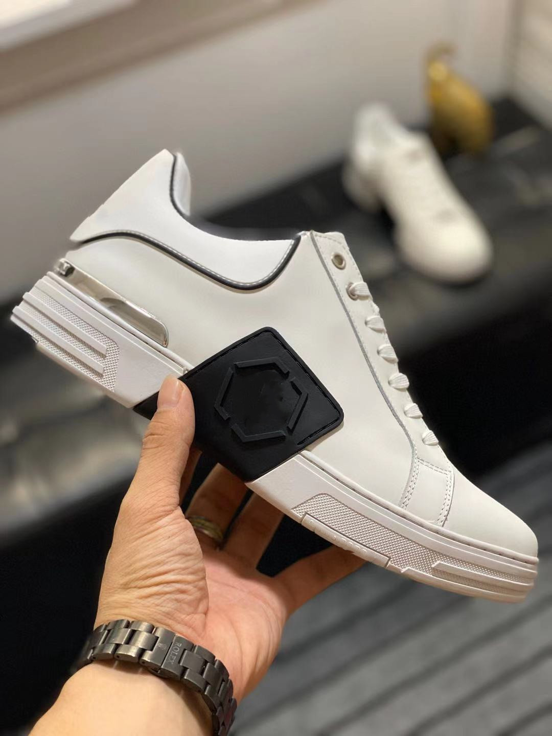 

2021 Classic Arrive Sneakers Thick-soled Children's Top Stars Rivet Casual Leather Men's Fashion Shoes, Black;red