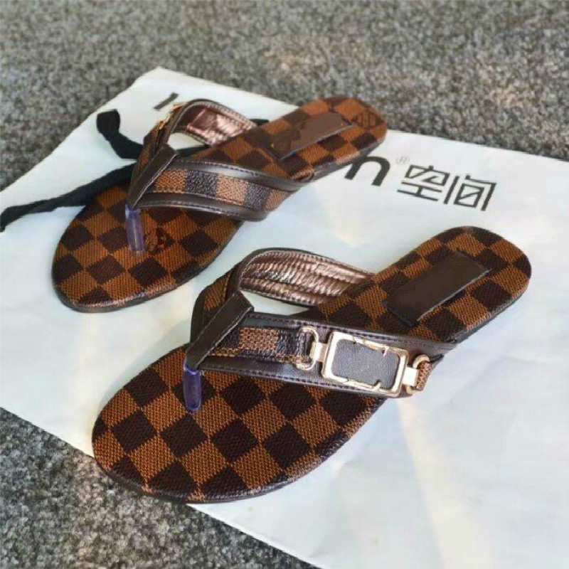 

2021 brand sandals in the summer fashion classic style flip-flops apartment indoor antiskid shoes cool slippers vv, White
