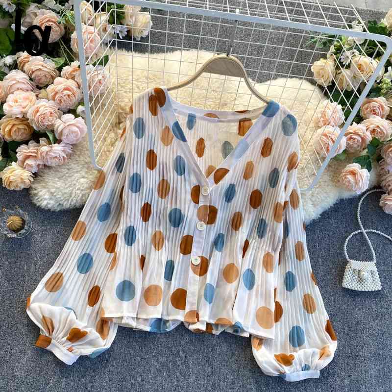 

Women Spring Summer V-Neck Pleated Polka Dot Chiffon Blouse Vintage Lantern Sleeve Loose Short Shirt Beach Modis Tops 210519, Black