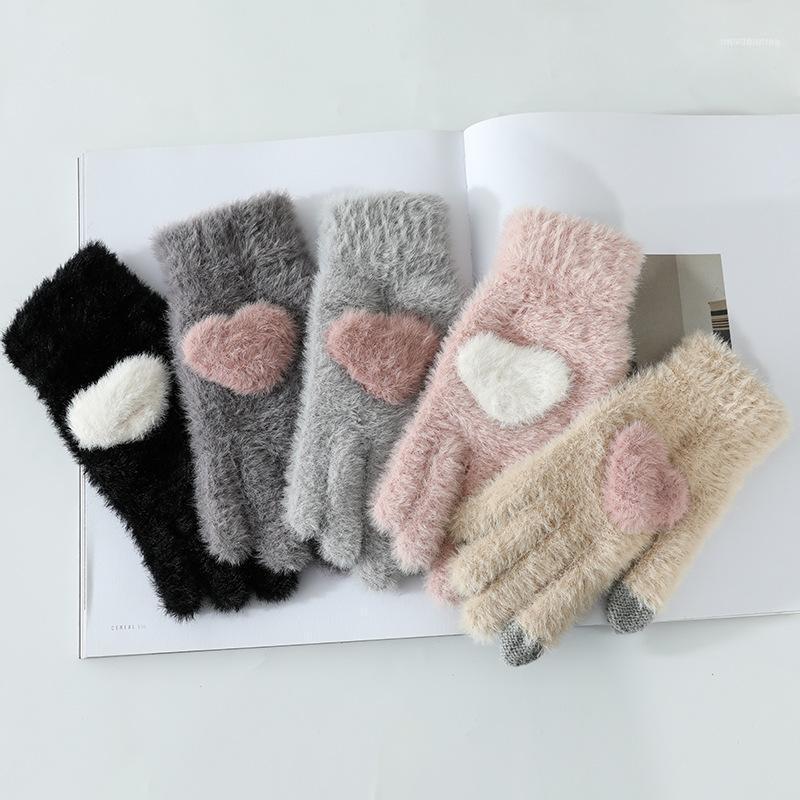 

Fashion Winter Warm Solid Color Plush Soft Heart Shape Printed Sweet Thick Gloves Can Touch The Screen Girls Cute Gloves1