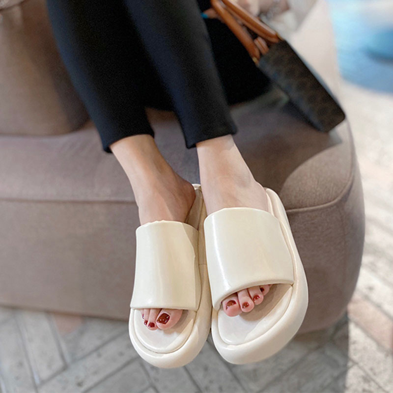 

Super soft sole sheepskin slippers women's summer wear 2021 leather flat bottom all-match lightweight one-word drag net red sandals, White
