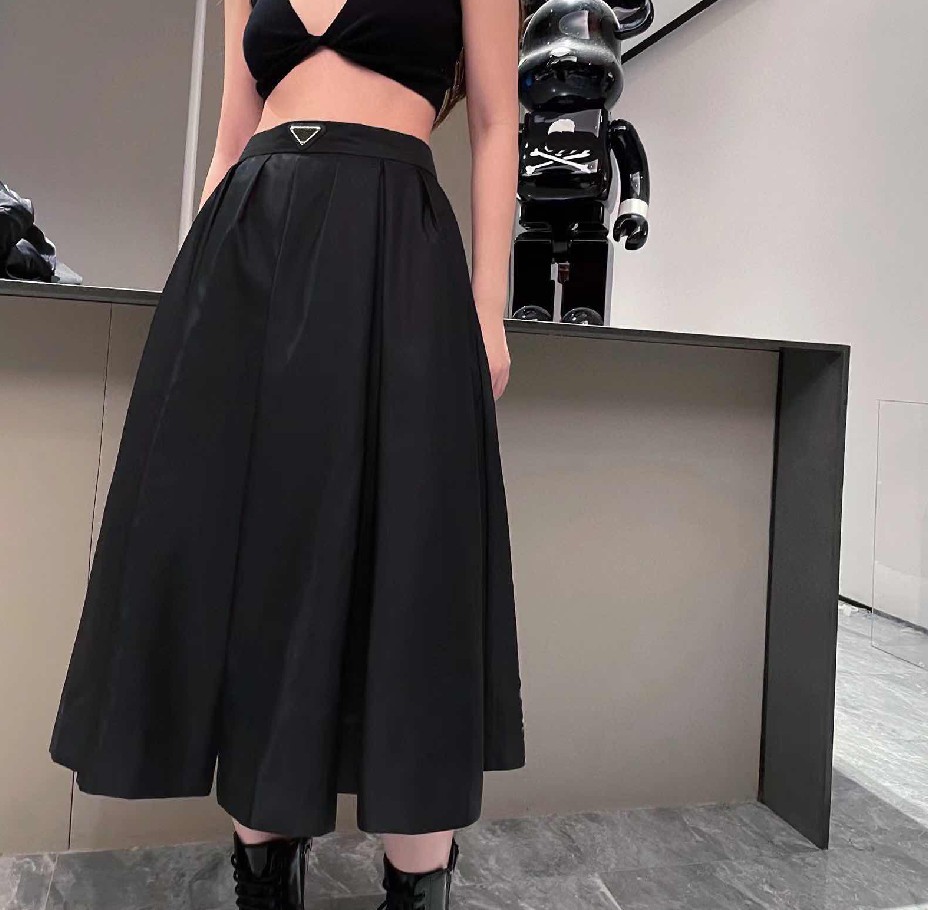 

Fashion Women Skirt Trend Matching Nylon Inverted Triangle Designer Skirts High Quality Lady Dresses Black Color Size -L, Make up for price