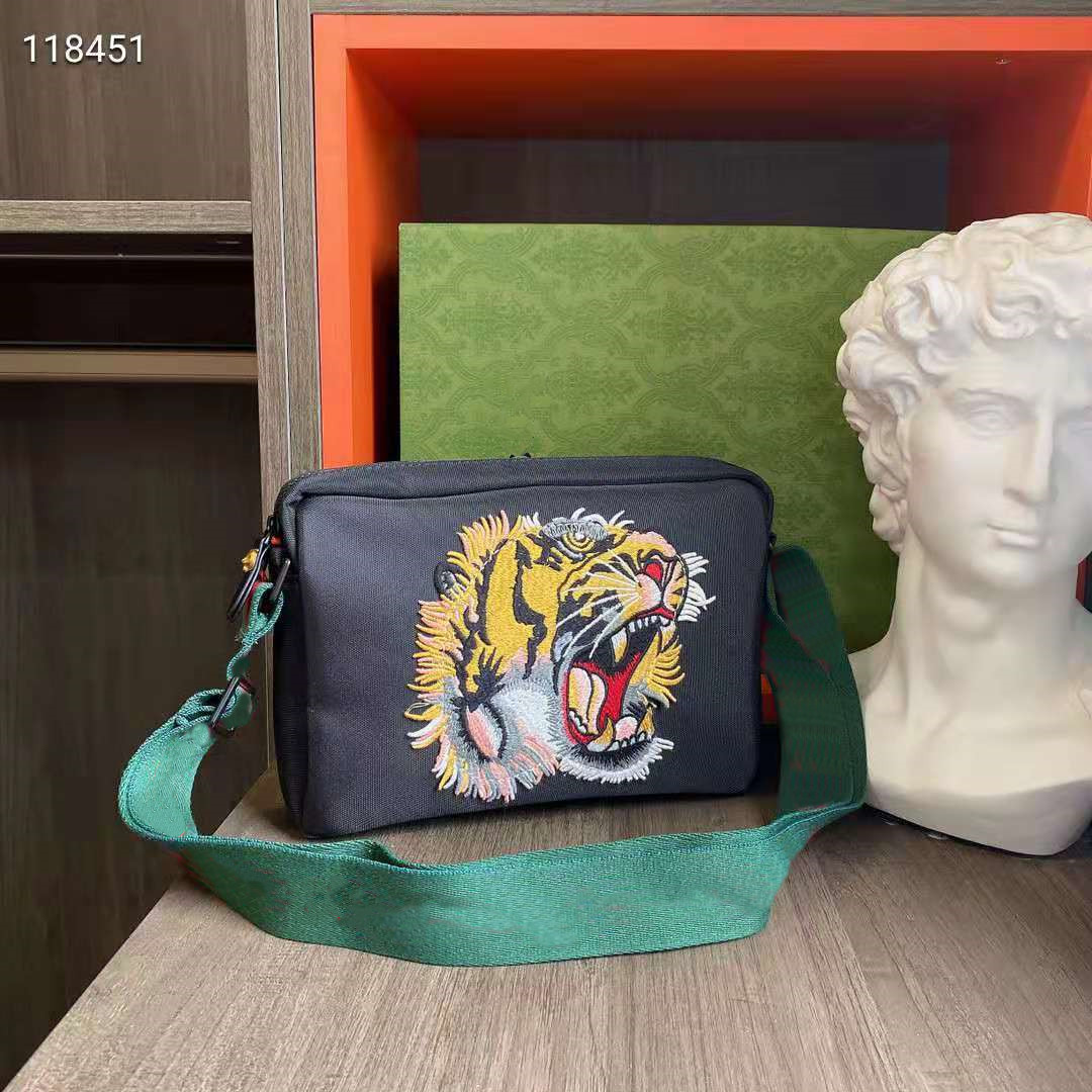 

High quality designer shoulder bag men's Cross tiger embroidery camera bag material specification: 25cm * 19cm, Black