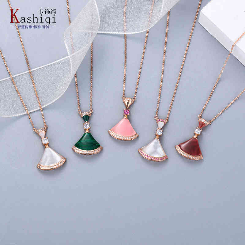 

HOT Selling Bvl 2022 gari Luxury Jewelry Fashion Versatile Double Fan Skirt Necklace Women's Rose Gold Plated Pendant Small Red Clavicle Chain Tanabata Gift
