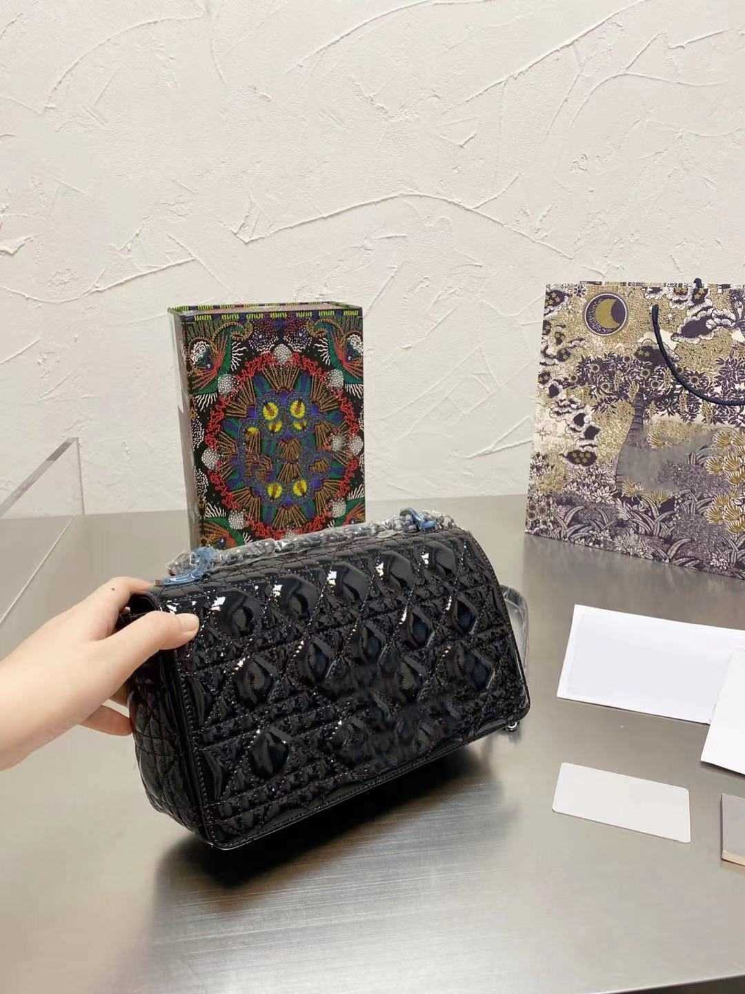 

CLASSIC FLOWER Designer bag luxury fashion metal chain geometric car stitching letter one shoulder bags beautiful patent leather wild latest ladies, Box