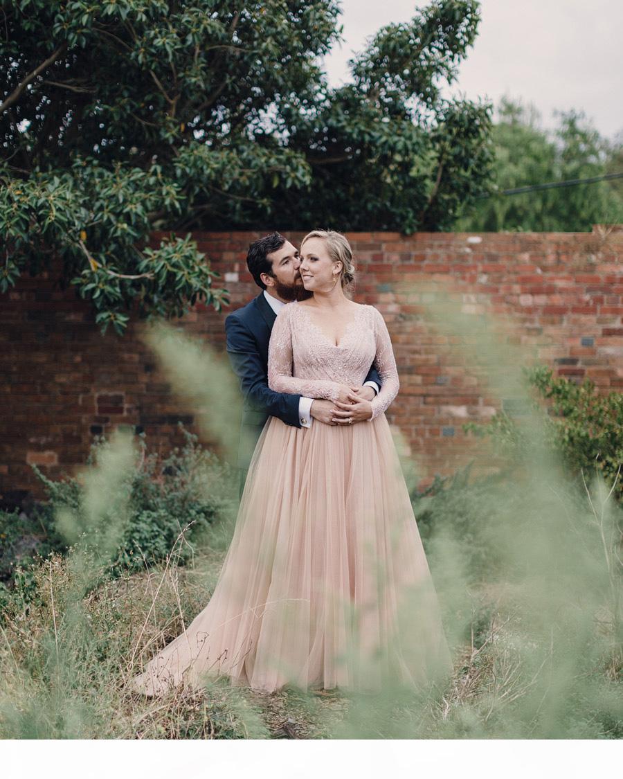 

Blush Pink New Country Vintage A Line Wedding Dresses V Neck Long Sleeves Lace Appliques Beaded Tulle Wedding Gowns Plus Size Bridal Dress, White