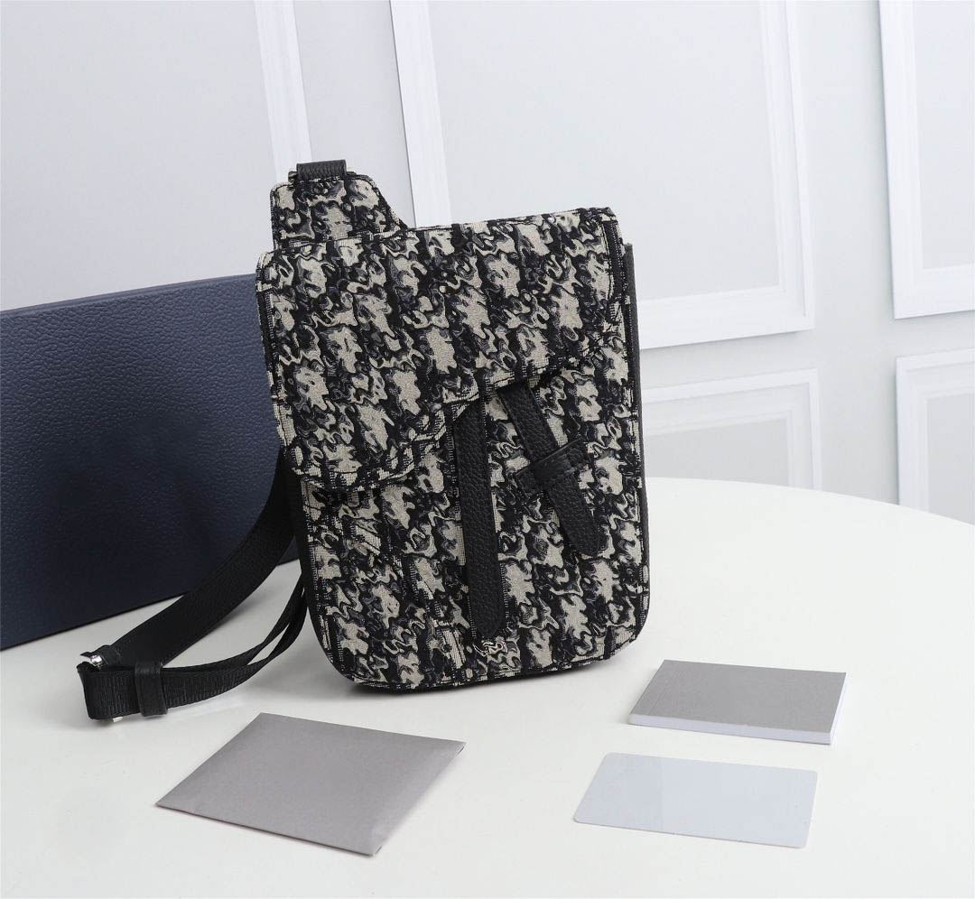 

2021 fashion mens womens belt bag Chest bags black designer saddle embroidered SHAWN handbags with box, I need see other product