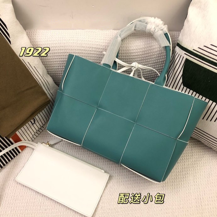 

2021 Women Messenger Travel bag Classic Style Fashion bags Shoulder Bags Lady Totes handbags 34-23-12cm, Shoebox is not sold separately