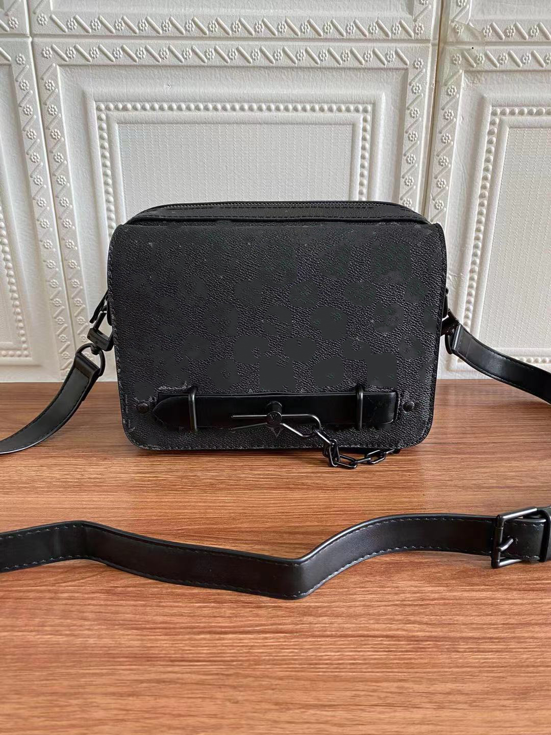 

Latest Shoulder Bag Original High Quality Luxury Designers monograms Handbags Fashions Steamer classics Messenger Handbag Fashion Luxurys Brands Crossbody Bags, 45585#embossed black