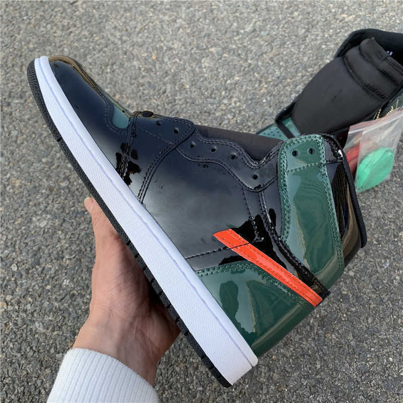 

Top Quality Women Men 1S Basketball Shoes 1 SolyFly Black Green Sports Luxury Designer Trainer Sneakers Athletic Shoes84I7YPAU, As picture