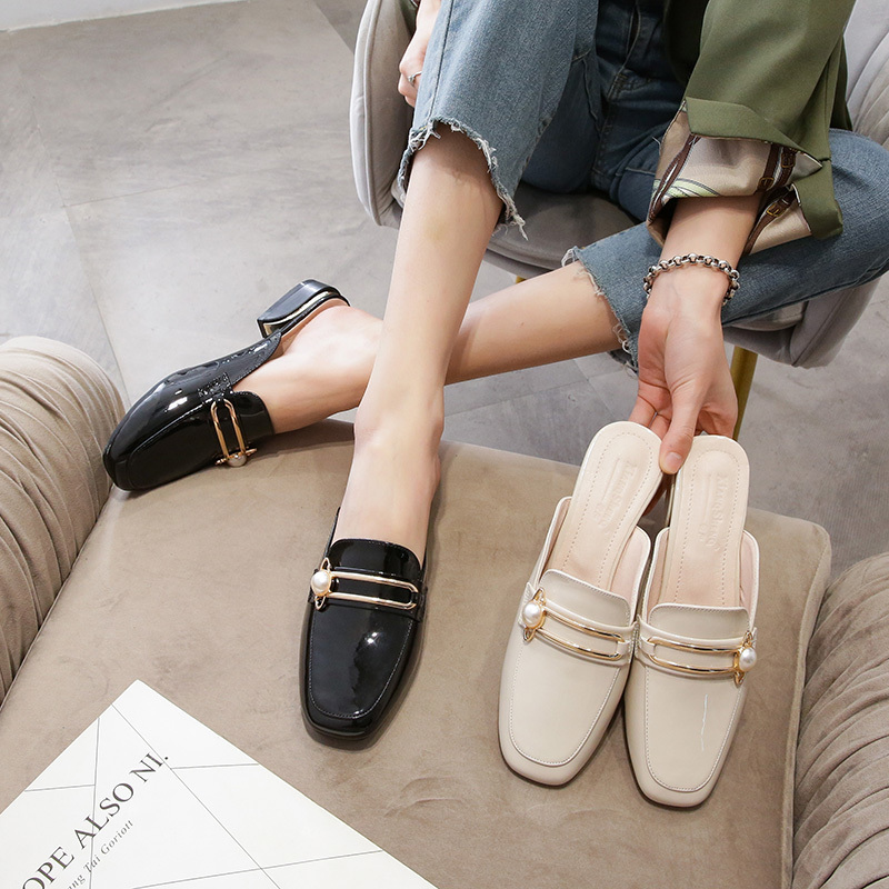 

Plus Size 34~43 Summer Women PU Leather Mules Female Low Heel Round Toe Pearls Buckle Gold Chain Brand Design Slippers 210520, 123-1-black