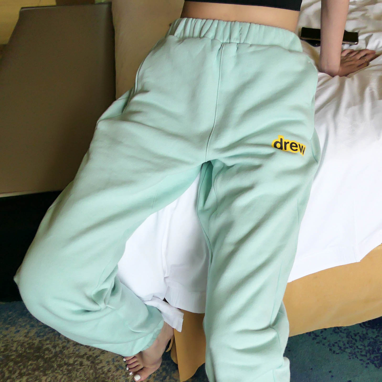 

Drew House 21ss High Street Pants Letter Logo Men and Women Loose Sports Sweatpants Design Casual Sport Trousers Tide, White