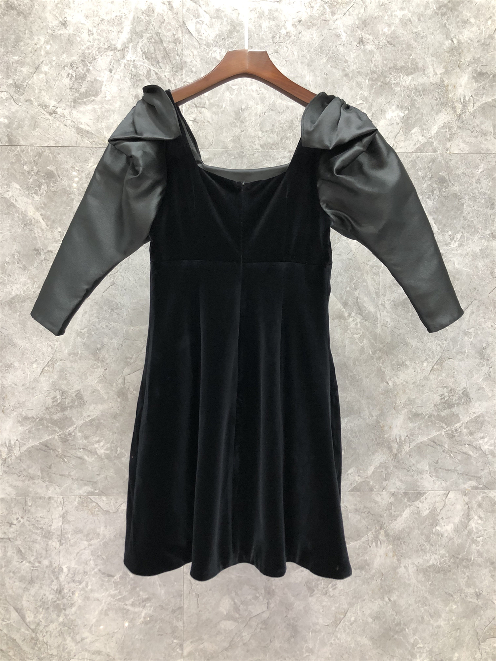 

Xiaozi Western Square Collar Three-Quarter Sleeve French Velvet Dress Womens Autumn European Goods New Celebrity Short Skirt 9R, Black