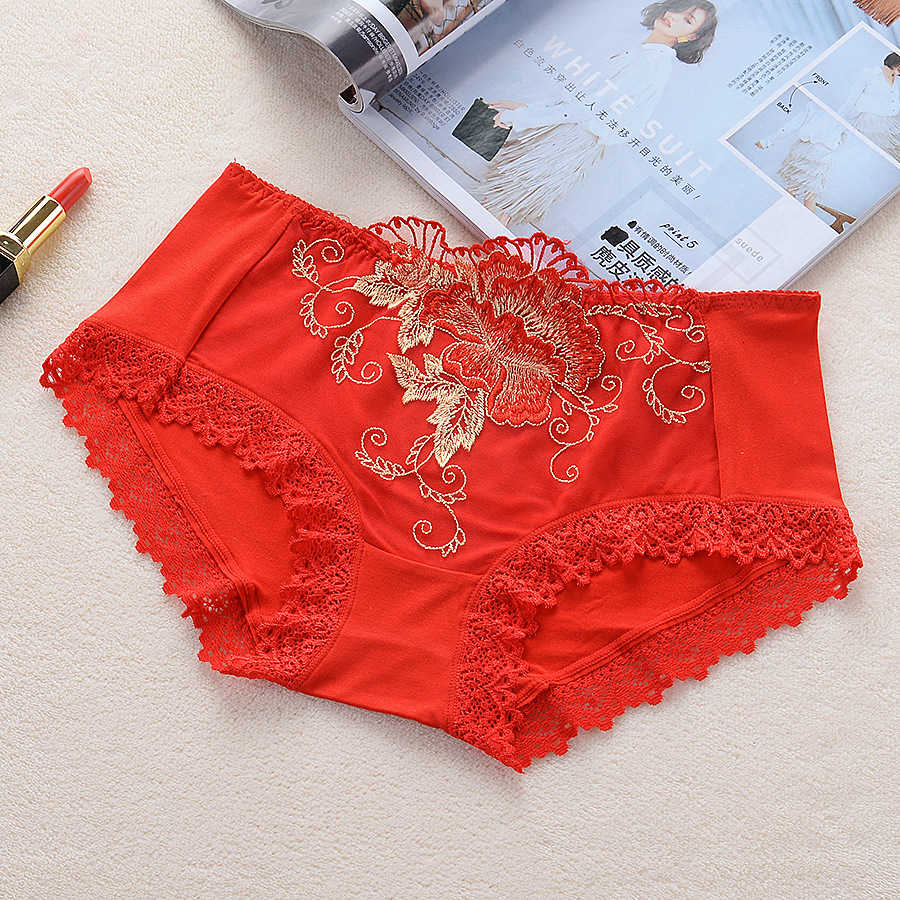 

Xiaotianer 8869 sexy women's Rose Embroidery underwear modal middle waist lace briefs, White