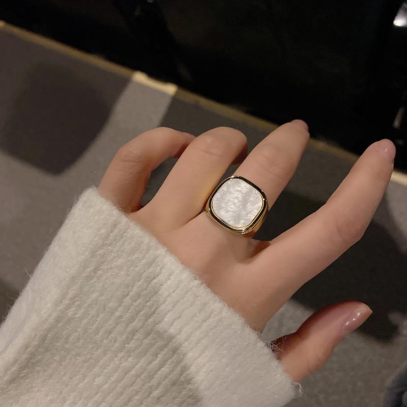 Cluster Rings Bilandi Modern Jewelry Ring Style Metal Shiny Golden Plating Square Round White Resin Women Finger For Party Gift-image-710523203