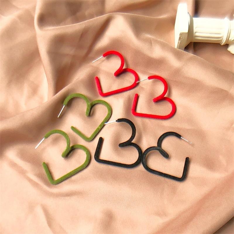 

Hoop & Huggie Flocking Heart-shaped Earrings Are Creative And Exaggerated For Women, Peach Heart Hollowed Out Accessories
