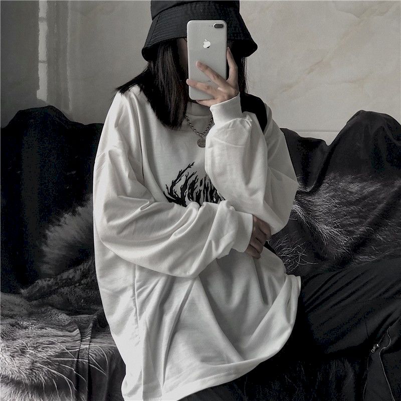

bottoming shirt equipped with female autumn Korean ins retro printing wild loose bf round neck long-sleeved T-shirt white top, Black