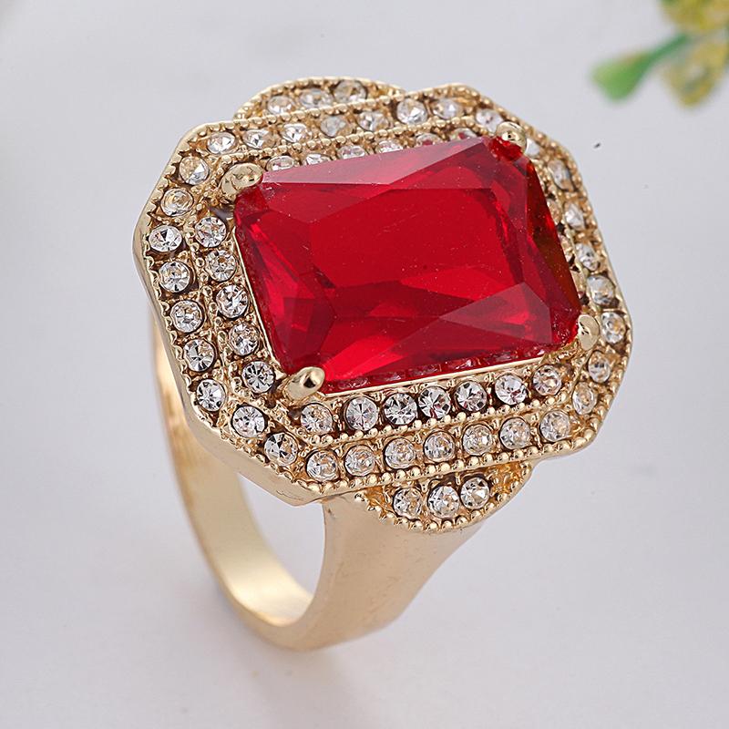 

Wedding Rings Fashion Women Red Stone Gold Ring Trenty Lady Engagement Jewelry Accessories For Girl Friend Party Gift