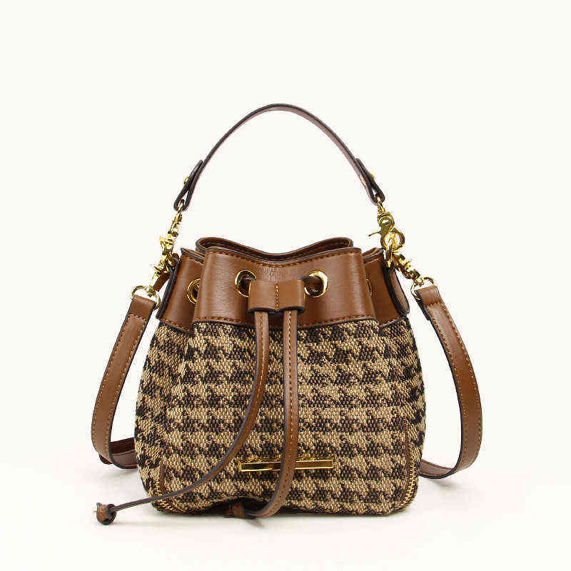

2021 autumn and winter thousand bird lattice buet bag live broadcast niche trend leisure Women's bag leopard print bag for you