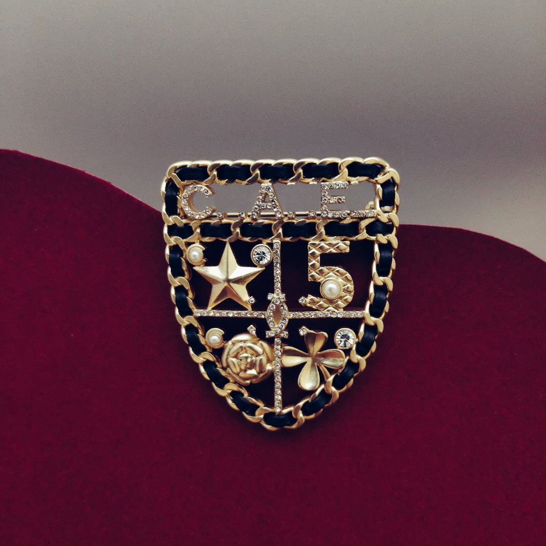 

CH brooch 2021 new hot brand brass gold plated brooches for woman men exquisite gift classic style Luxury vintage Top quality Lapel Pins AAAAA jewelry designer