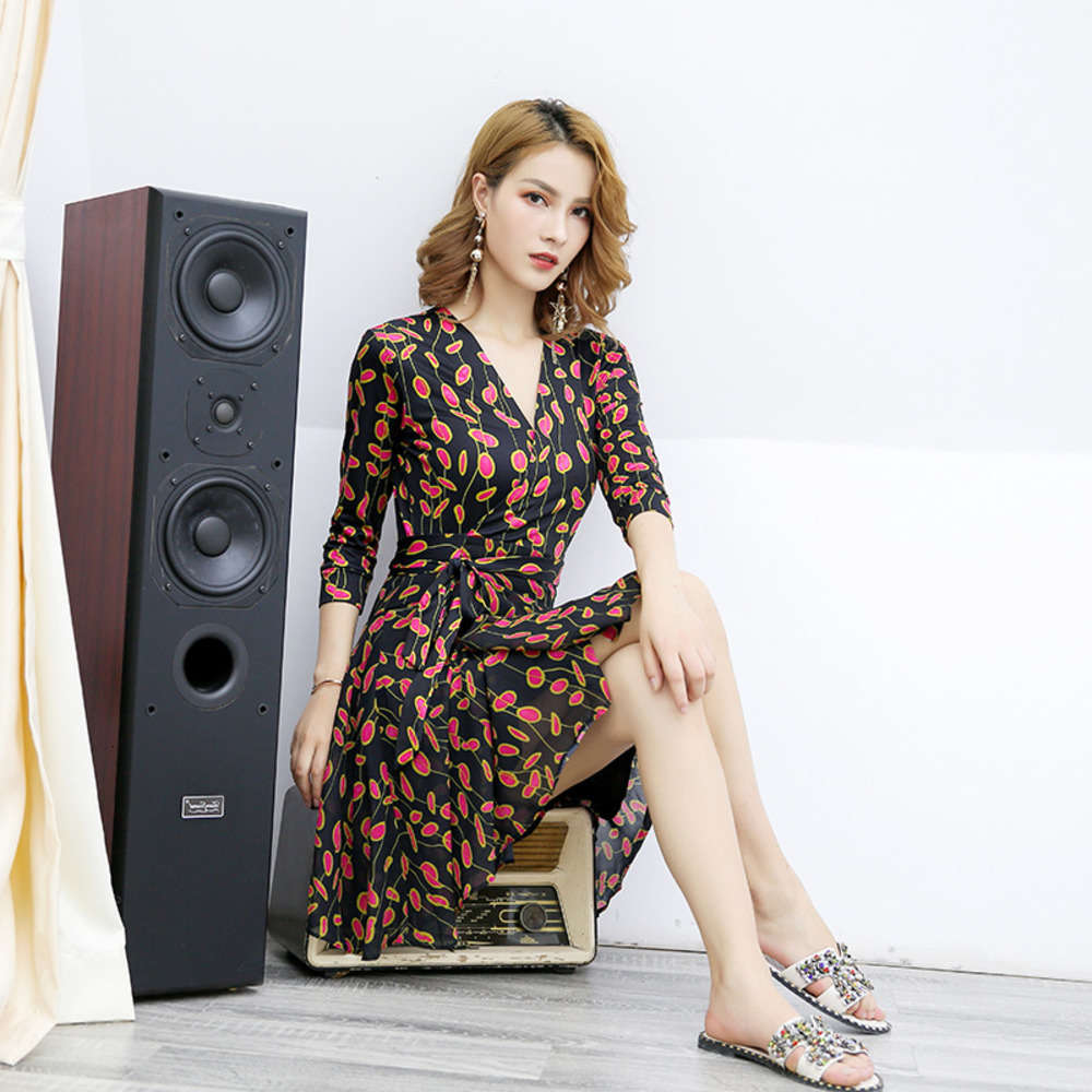 

2021 designer fashion women's dress PG DVF summer Floral wrap V-neck slim temperament medium length Chiffon Dress for women, Black;gray