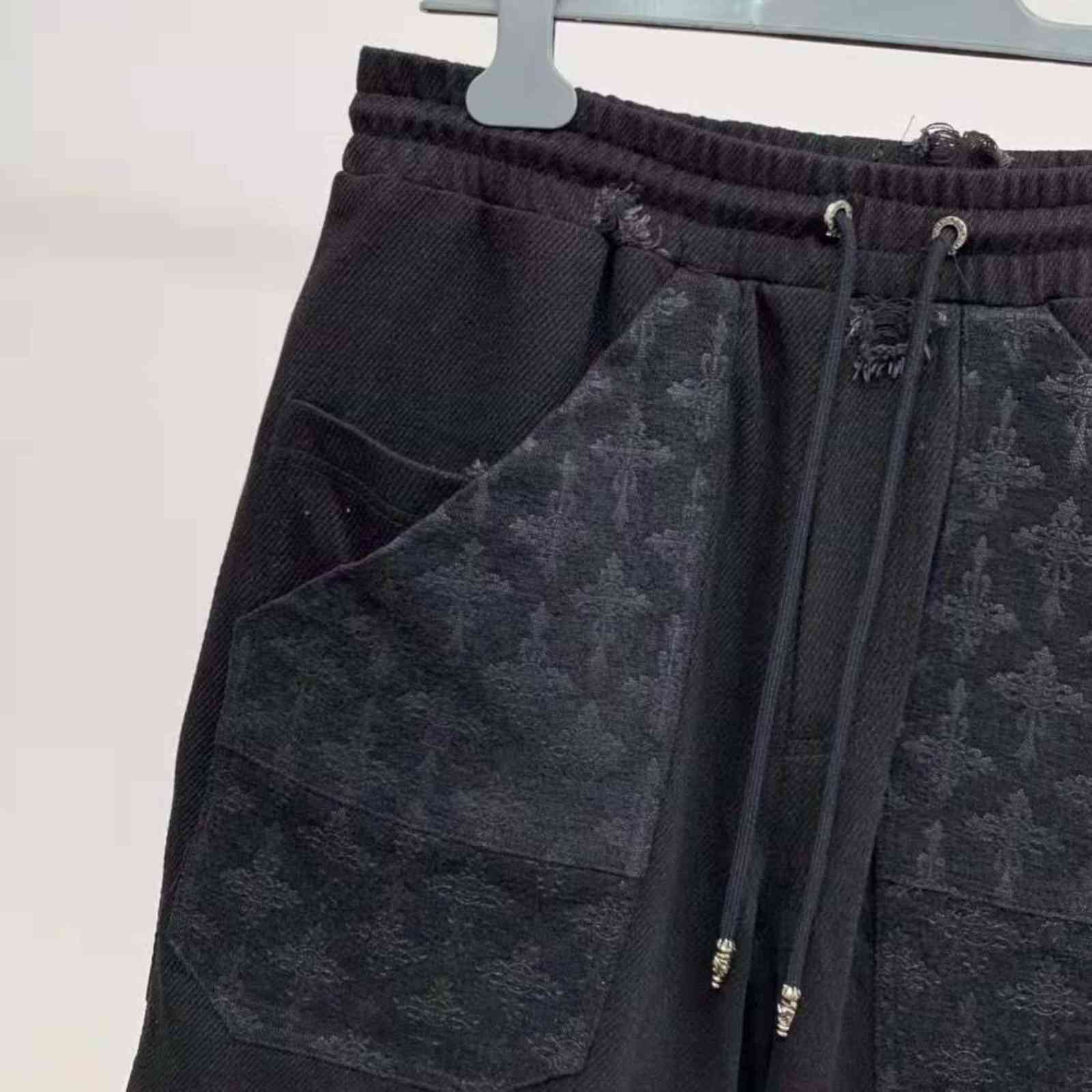 

chrome/heart cro/xins casual denim shorts with metal holes worn loose Capris for men, Denim black