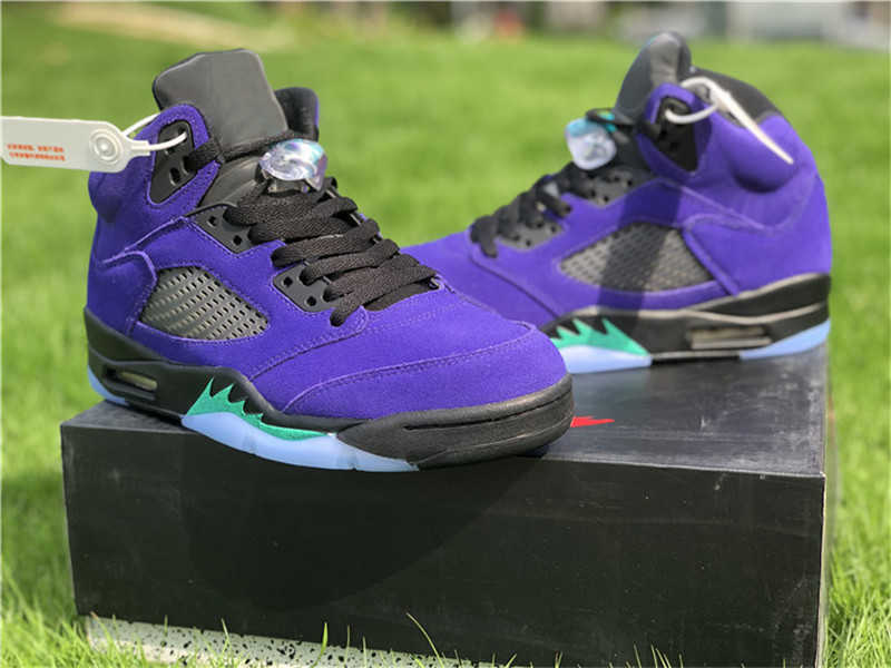 

Top Authentic 5 Alternate Outdoor Shoes Men Women Violet Purple Suede Grape Ice Black Clear Emerald Sneakers With Original, Bubble wrap packaging
