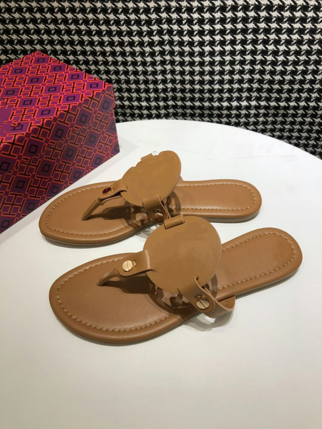 

2021 Ladies Fashion Leather Thong Sneakers Sandals Breeze Flicking Slippers Flat Women's Size
