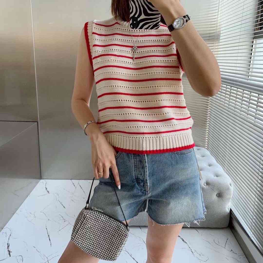 

Luxury design G family early autumn song Yanfei' same striped mid tone round neck vest hollow out Crochet Knitted Top, Red stripes