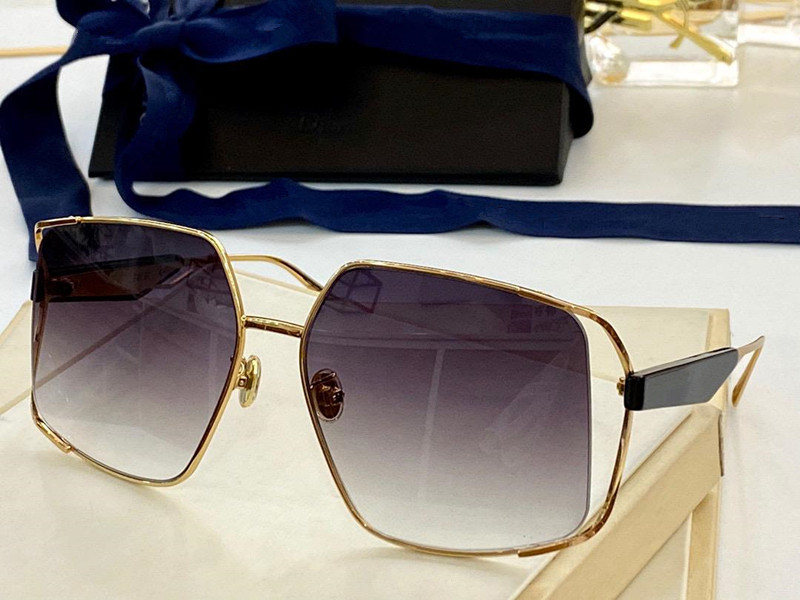 

Sunglasses For Women and Men Summer style Anti-Ultraviolet S1U Retro frame fashion Eyeglasses Random Box