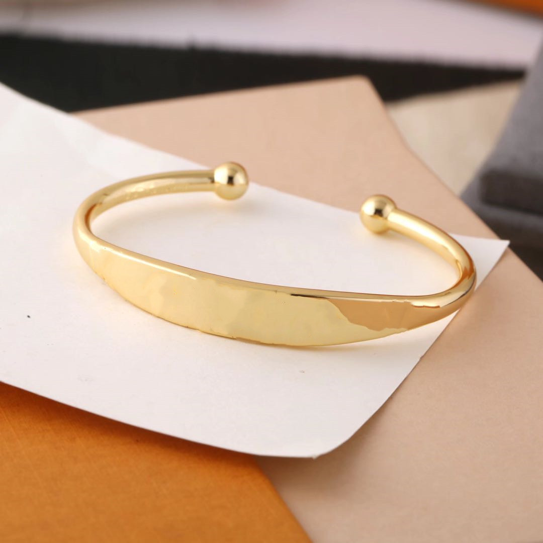 

2021 gold bracelets charm friendship band custom bangle luxury designer bracelet stainless steel metal men women silver letter engraved flower bangles jewelry