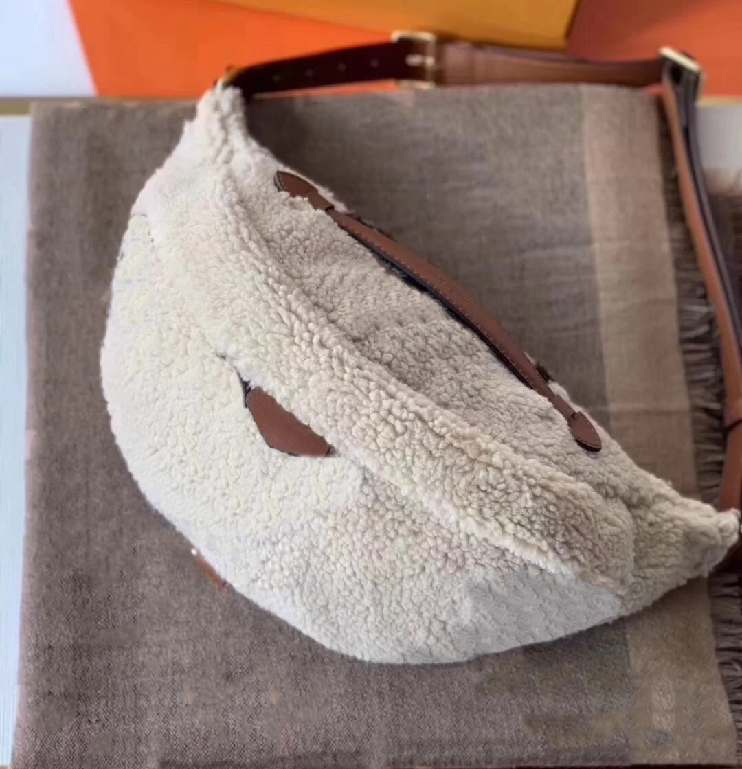 

2021 special Designer Handbag Fashion Designe Bags Trend Lingge Designers Shoulder Diagonal Bag Luxury Laser Crossbody fur, White1