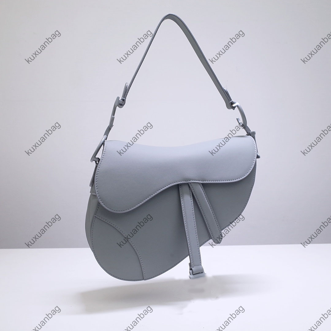 

Luxurys Designers Bags 2021 Saddle bagMatte cow leatherHandheld or shoulder-carried Can match different shoulder straps to highlight personality., Gift