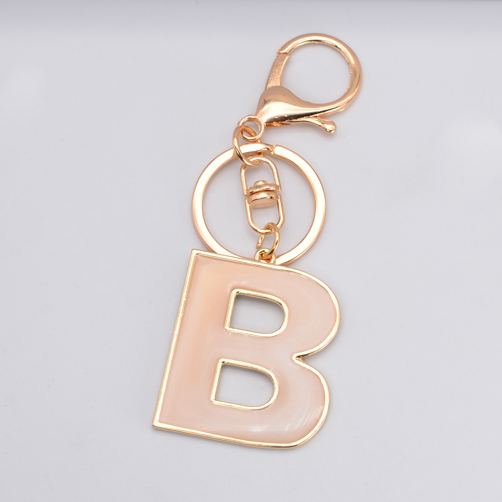 

2022New Fashion White Alloy English Letter Keychain Metal Alphabet Keyring Jewelry Accessories Women Handbag Charms Gift