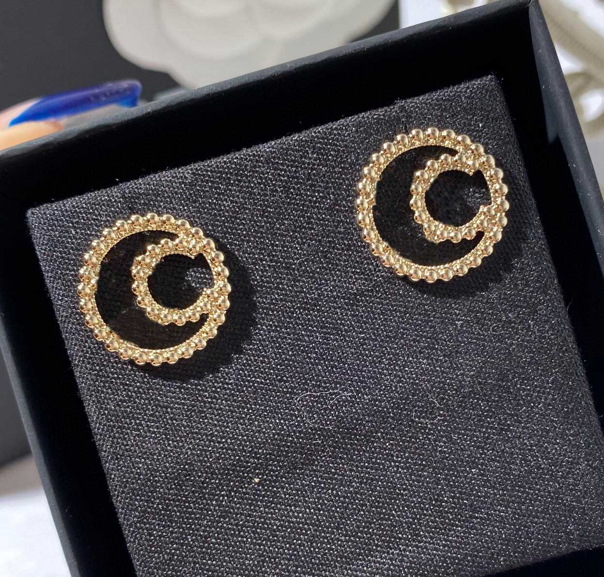 

Top quality round shape charm stud earring in 18k gold plated drop dangle for women wedding fashion style engagement jewelry gift have box stamp PS3015